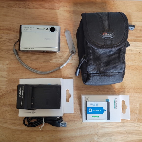 Sony Other - Sony Cyber-shot DSC-T70 Super Steady Shot Digital Camera Silver - Tested works.